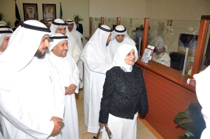الصبيح اثناء جولتها في المبنى احمد علي