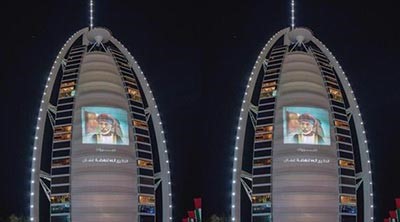 محمد بن راشد ينشر صورة سلطان عُمان على برج العرب