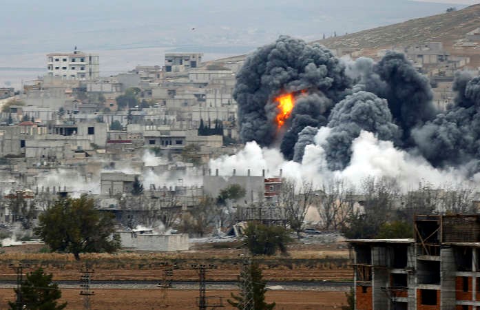 الانفجار الناجم عن احدى غارات التحالف فيعين العرب شمال سورية	رويترز﻿