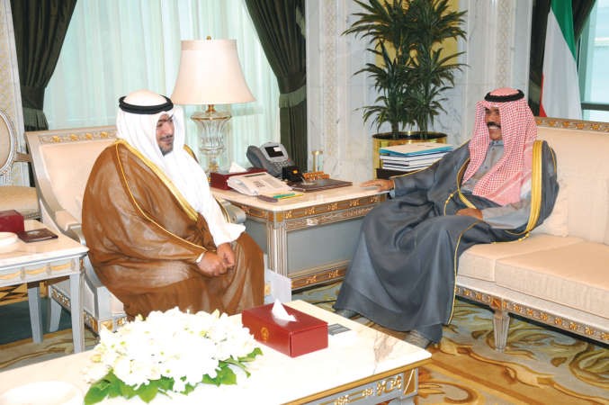 سمو ولي العهد الشيخ نواف الاحمد مستقبلا الشيخ ثامر العلي﻿
