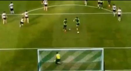 بالفيديو.. شاهد أذكى وأغرب ركلة جزاء 