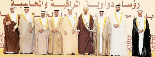 عادل الصرعاوي وعبداللطيف الزياني مع رؤساء الوفود والمشاركين في الاجتماع اسامة ابو عطية