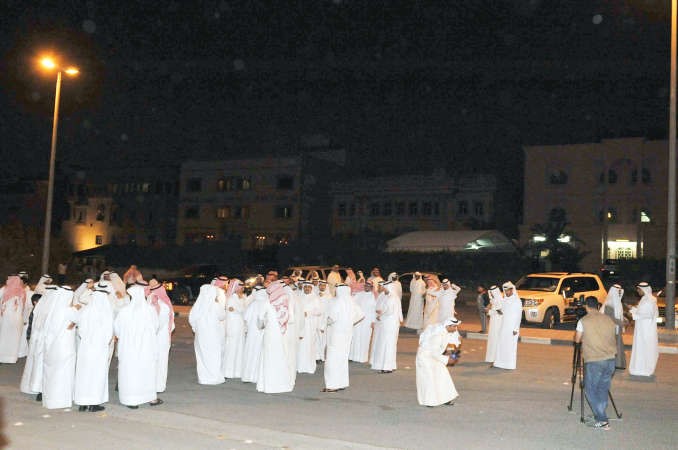 جانب من الاهالي المشاركين في الوقفة الاحتجاجية