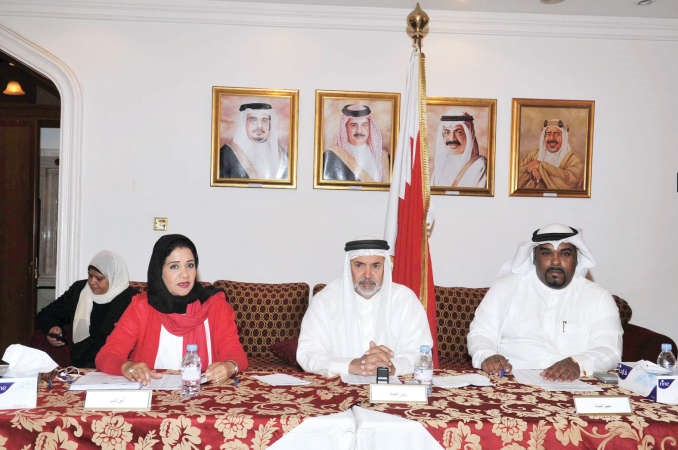 الشيخ السفير خليفة ال خليفة مترئسا لجنة الانتخاب			قاسم باشا ﻿