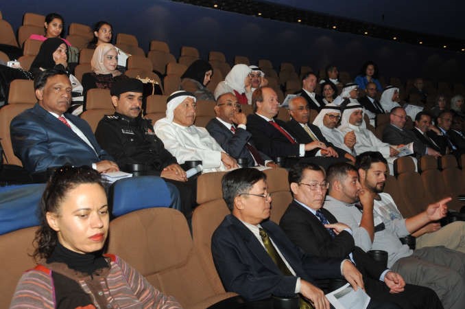 عدد من الحضور خلال المؤتمر ﻿