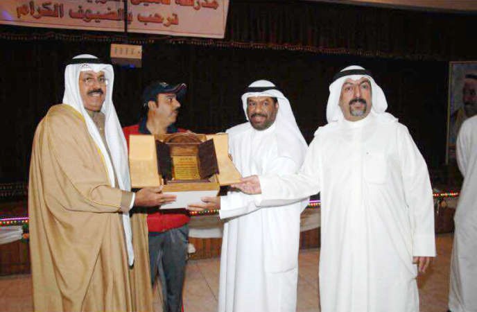 الشيخ احمد النواف يتلقى درعا تكريمية من قبل ادارة التربية الخاصة﻿