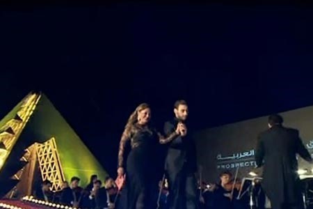بالصور.. "ليلى علوي" تنافس "هيفاء" بفستانها الفاضح في مهرجان القاهرة السينمائي