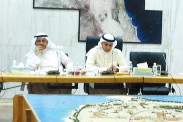 عبدالله الكندري مترئسا اجتماع اللجنة 