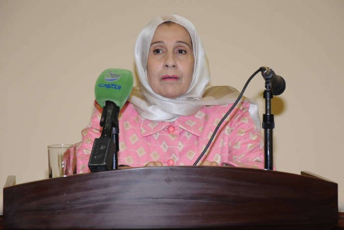 د حياة الحجي متحدثة خلال الحفل محمد خلوصي