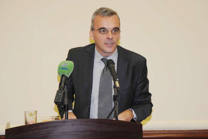 ممثل السفير الفرنسي فرانسوا بروسار متحدثا