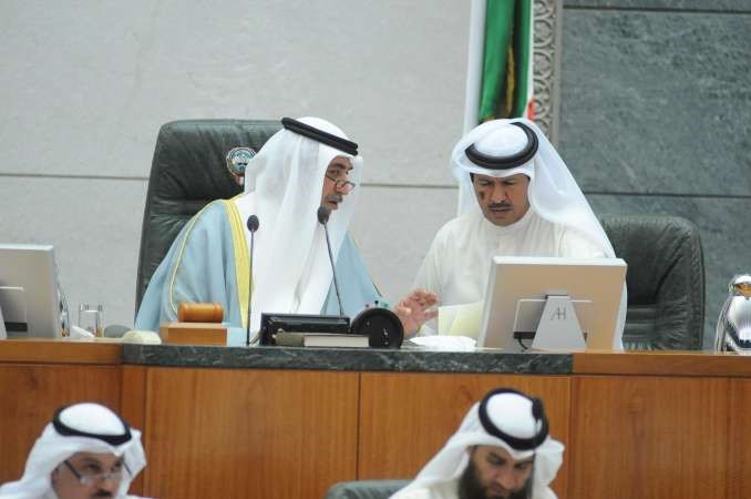 معادل الخرافي مترئسا الجلسة وبجانبه ماجد موسى
﻿