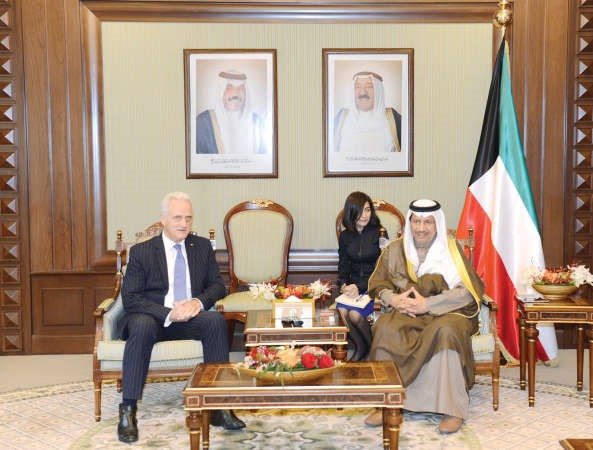 سمو رئيس مجلس الوزراء الشيخ جابر المبارك مستقبلا رئيس غرفة التجارة والصناعة العربية الالمانية