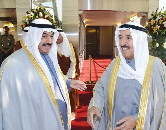 سمو الشيخ ناصر المحمد مودعا صاحب السمو