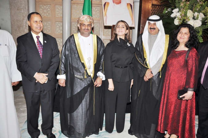 خالد الجارالله وسفير الصومال عبد القادر شيخ ونجلاء النقي يهنئون