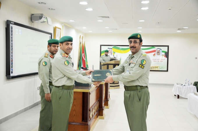 تكريم احد المشاركين