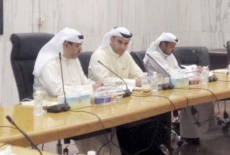 عبدالله الكندري مترئسا اجتماع اللجنة