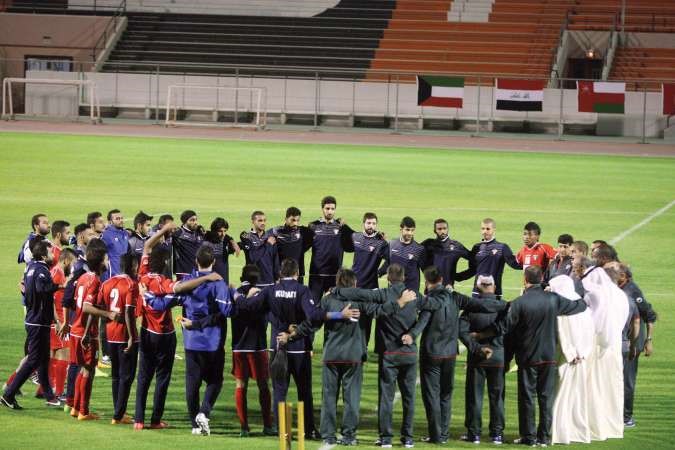 الفهد مجتمعا بلاعبي الازرق