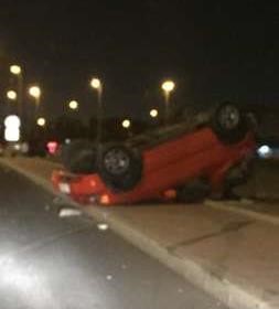  المركبة وقد انقلبت بشكل تام ﻿