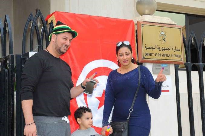 اسرة تونسية شاركت في العرس الديموقراطي
