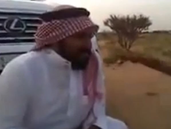 بالفيديو.. سعودي تحدى صديقه إذا لم يضحك فسيعطيه سيارة لكزس