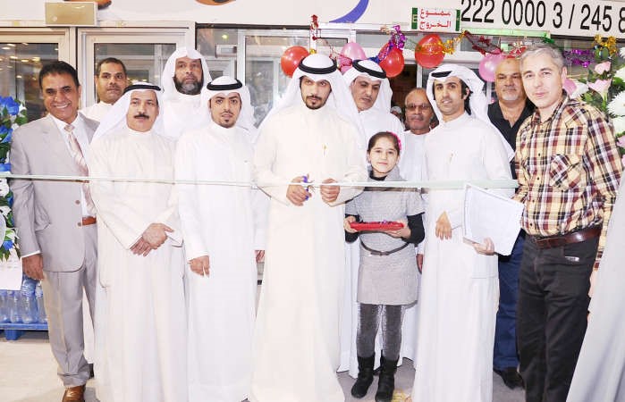 عبدالعزيز عويد الصليلي واعضاء مجلس الادارة يفتتحون المهرجان