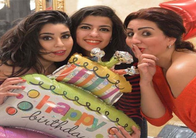 بالصور.. وفاء عامر تحتفل بعيد ميلاد شقيقتها آيتن عامر