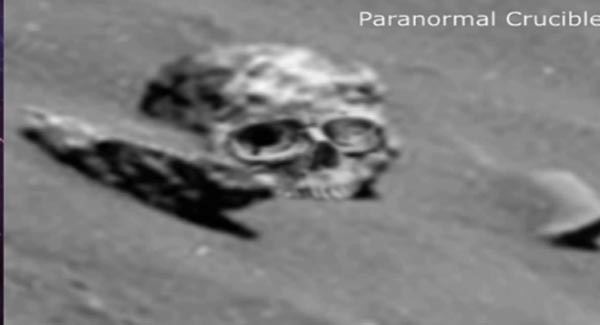 بالفيديو.. العثور على جمجمة بشرية على سطح المريخ