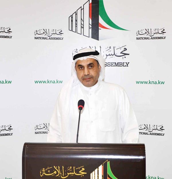 دعبدالله الطريجي متحدثا بعد تقديم الاستجواب امس