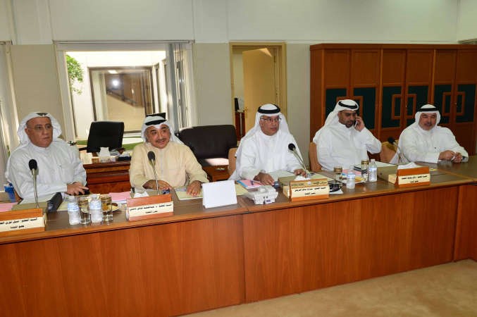 صالح عاشور وراكان النصف ومبارك الحريص ودعبدالحميد دشتي ونبيل الفضل خلال اجتماع اللجنة التشريعية﻿