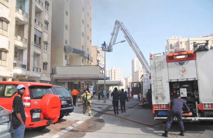  بعض السكان تم اخلاؤهم بالسلالم ﻿