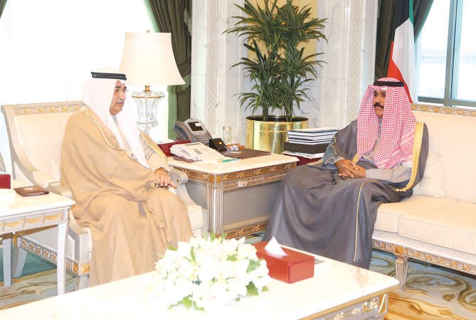 سمو نائب الامير وولي العهد الشيخ نواف الاحمد مستقبلا دعبد المحسن المدعج ﻿