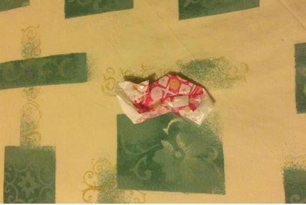 بالصور.. فندق يغرم زوجين 100 جنيه استرليني بسبب تقييمهما السيئ له