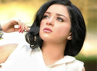 صورة: مي عز الدين تحصل على أفضل هدية من الأراضي المقدسة
