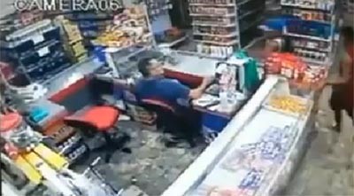 بالفيديو.. طفلان في البرازيل يسطوان على سوبر ماركت ويقتلان صاحبه