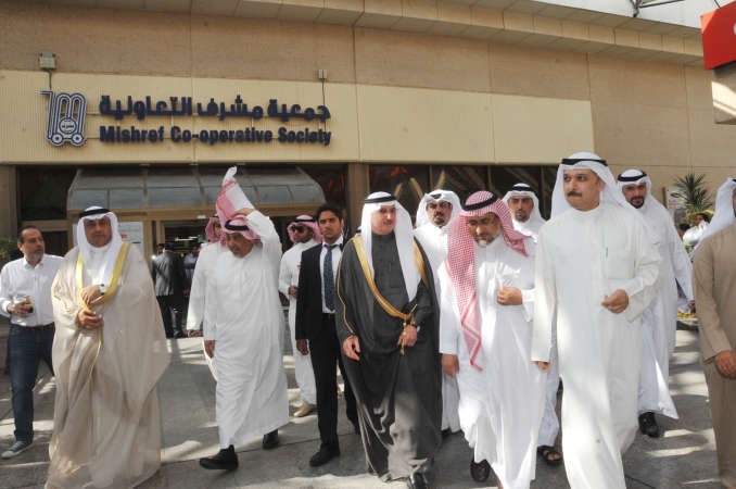 جولة للوزير السعودي بين مرافق جمعية مشرف التعاونية	 محمد هاشم﻿