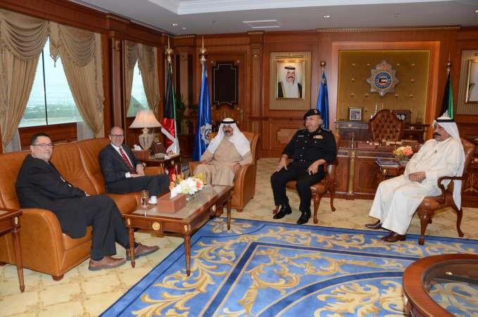 الخالد خلال اجتماعه مع السفير الاميركي بحضور الفريق الفهد واللواء العوضي 