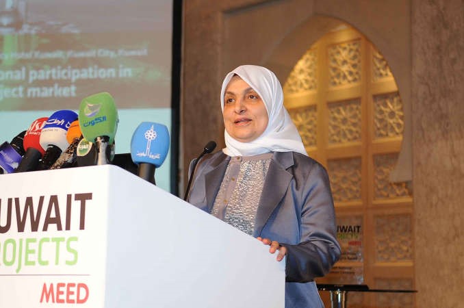 الوزيرة هند الصبيح تلقي كلمتها في المؤتمر