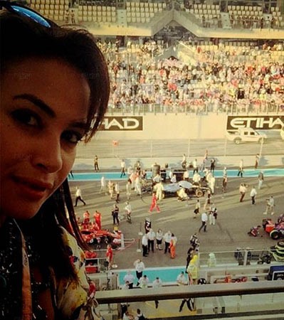 صورة: هند صبري مهتمة بمتابعة سباقات "الفورمولا وان"