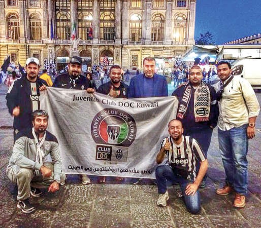 صورة جماعية لاعضاء رابطة مشجعي الرابطة بتورينو