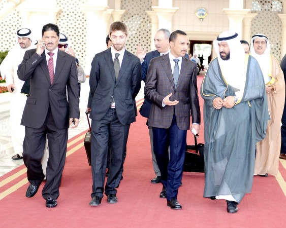 رئيس مجلس الامة مرزوق الغانم والوفد المرافق له اثناء مغادرتهم البلاد وفي وداعهم د علي العمير﻿
