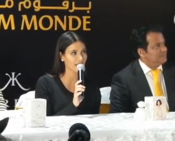 بالفيديو ..كارداشيان تطلق"الزهرة المميتة" في دبي