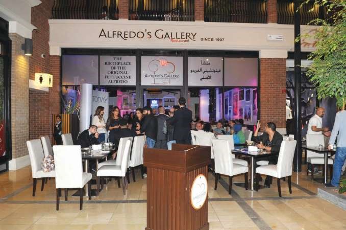 مطعم الفريدوز جاليري في الافنيوز وفر اجواء مناسبة لاستقبال الحفل وسط الانغام الايطالية