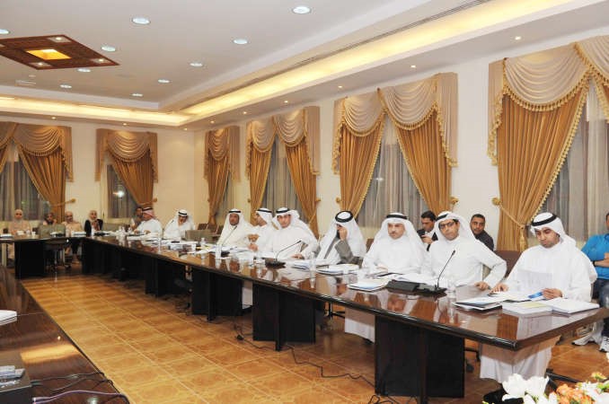 دفيصل الفهد من اليمين والمشاركون في الحلقة النقاشية حول قانون اسواق المال بعد مرور 4 سنوات على نفاذه			قاسم باشا﻿