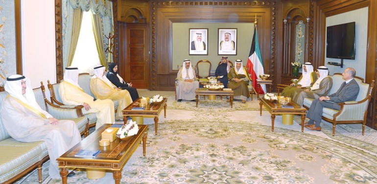 سمو رئيس الوزراء الشيخ جابر المبارك مستقبلا رئيس واعضاء المؤسسة الكويتيةالاميركية ﻿