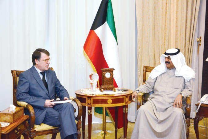 خالد الجارالله مستقبلا السفير الروسي اليكسي سولوماتين﻿