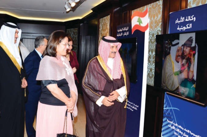 الشيخ مبارك الدعيج ووزيرة الدولة لشؤون الاعلام البحرينية سميرة رجب﻿