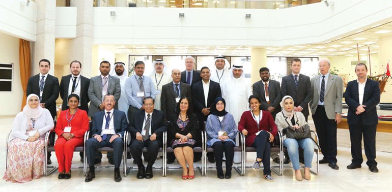 المشاركون في الحلقة النقاشية