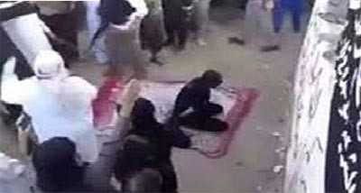 داعش يعدم اسماعيليا في سوريا بتهمة الردة وعملية تنفيذ الحد تمت امام "جمع من المسلمين"