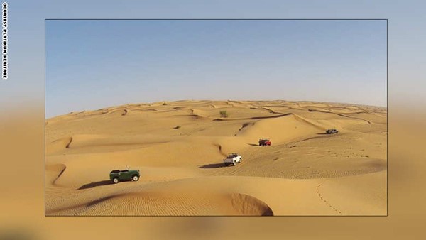 ويعد هذا النوع من سيارات لاند روفر الكلاسيكية ابطا والطف على البيئة مقارنة بالسيارات الكبيرة الاخرى التي تستخدم في الجولات الصحراوية