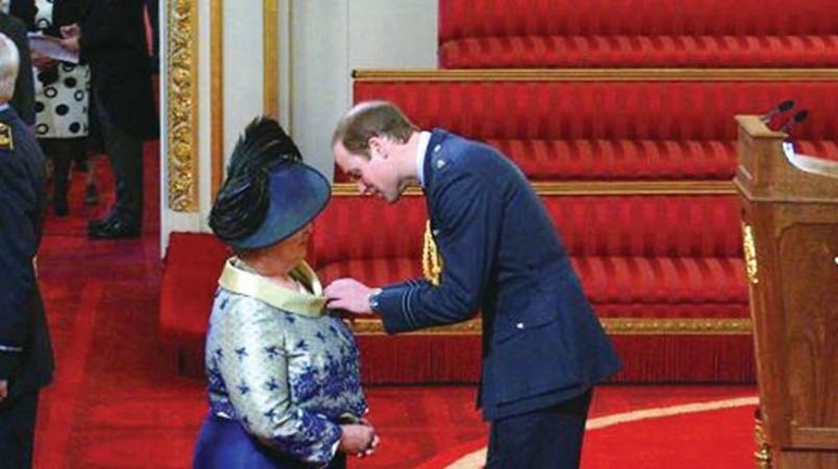 ﻿تقليد فيرا المطوع وسام الملكة اليزابيث﻿